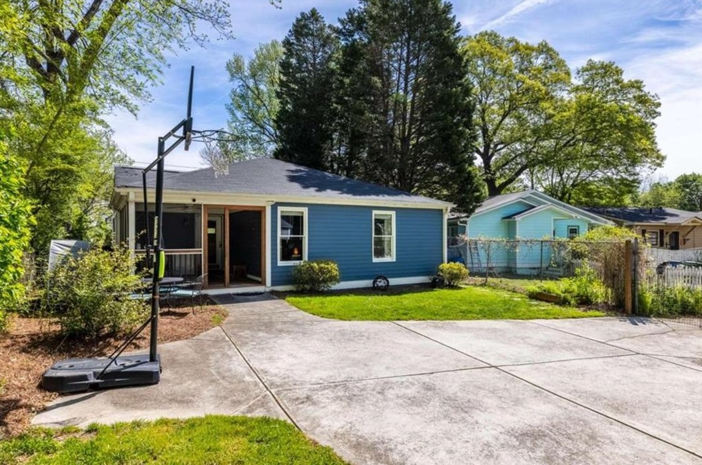 20 Walthall St, Atlanta GA  30307-2623 exterior
