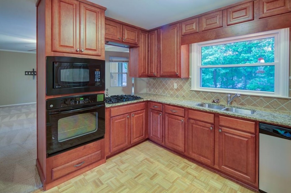 1125 Old Forge Dr, Roswell, GA 30076