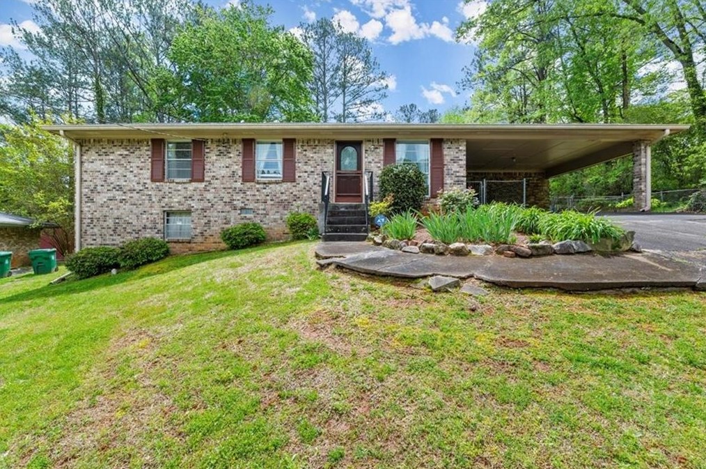 4401 Rustic Wood Dr, Stone Mountain, GA 30083-5506