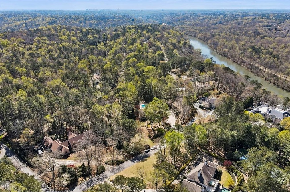 100 Wilderbluff Ct, Atlanta GA  30328-1147 exterior