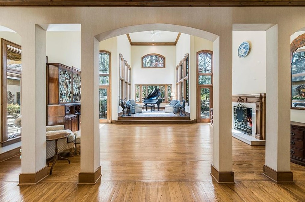 100 Wilderbluff Ct, Atlanta GA  30328-1147 exterior