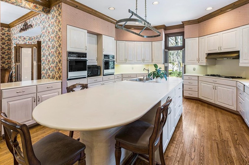 100 Wilderbluff Ct, Atlanta GA  30328-1147 exterior