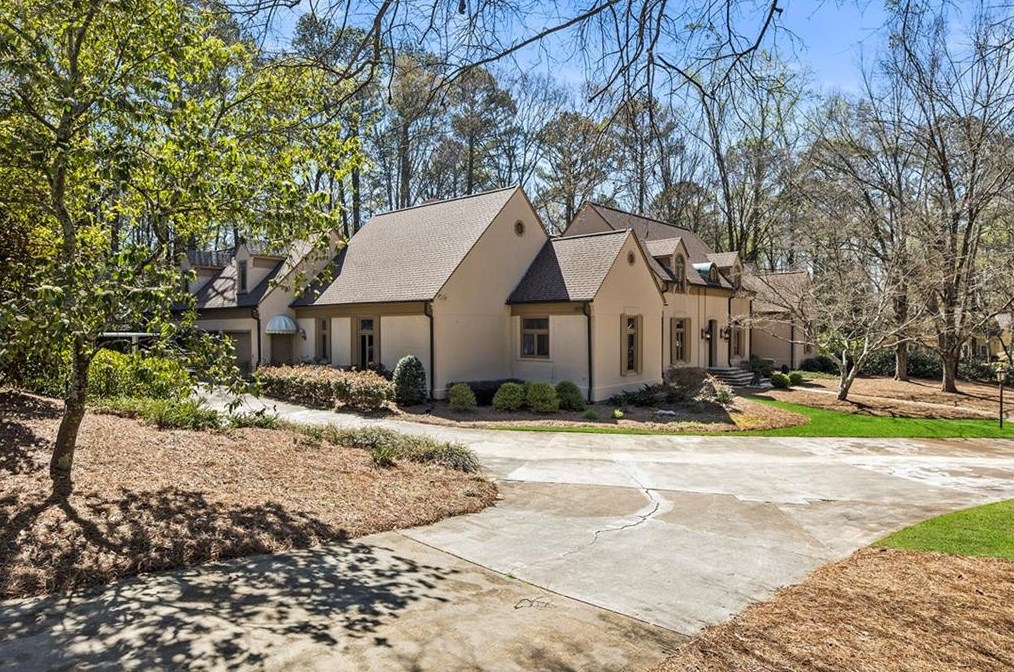 100 Wilderbluff Ct, Atlanta GA  30328-1147 exterior