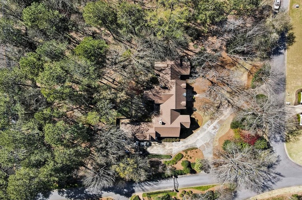 100 Wilderbluff Ct, Atlanta GA  30328-1147 exterior