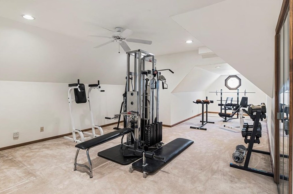 100 Wilderbluff Ct, Atlanta GA  30328-1147 exterior