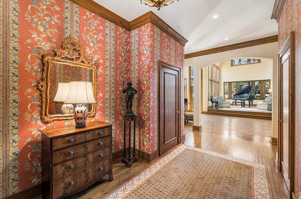 100 Wilderbluff Ct, Atlanta GA  30328-1147 exterior