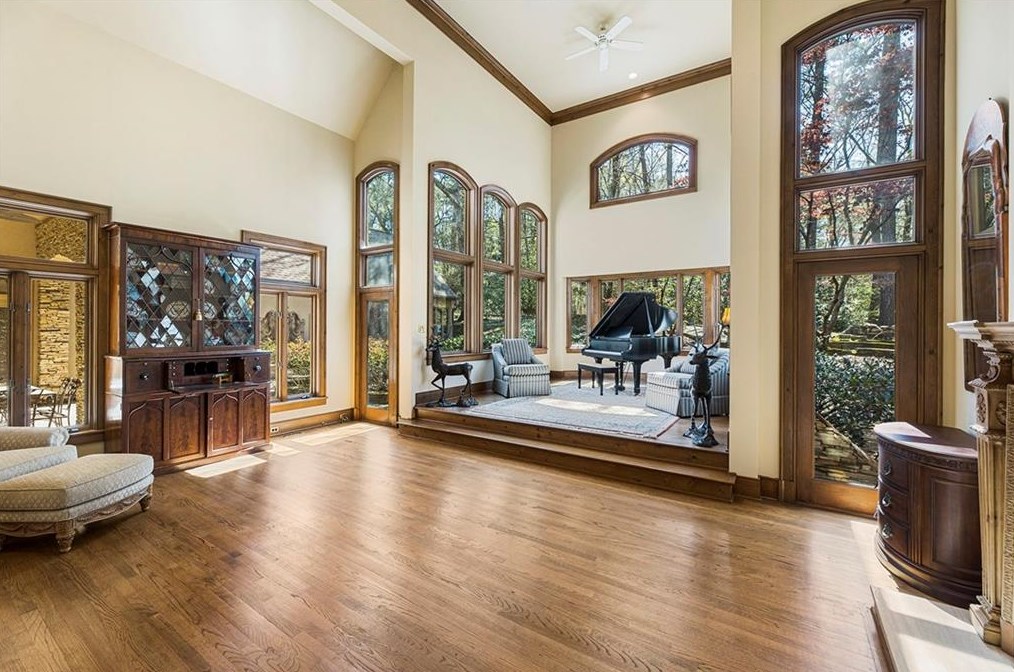 100 Wilderbluff Ct, Atlanta GA  30328-1147 exterior