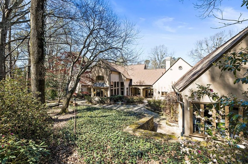 100 Wilderbluff Ct, Atlanta GA  30328-1147 exterior