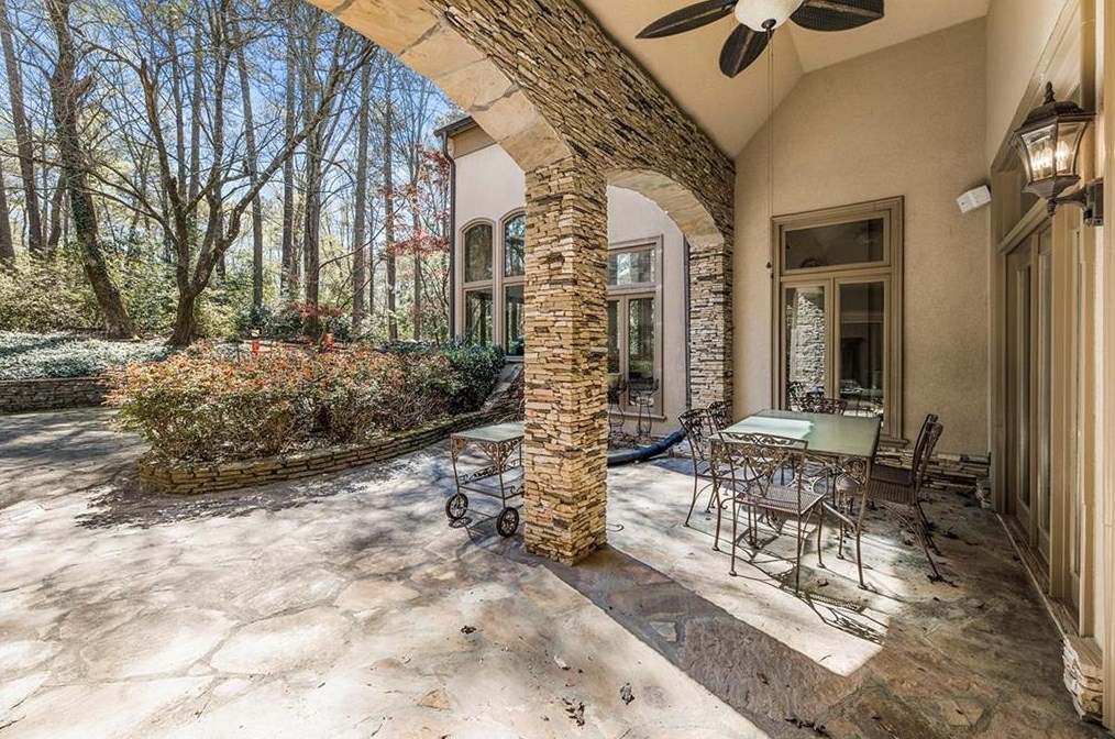 100 Wilderbluff Ct, Atlanta GA  30328-1147 exterior