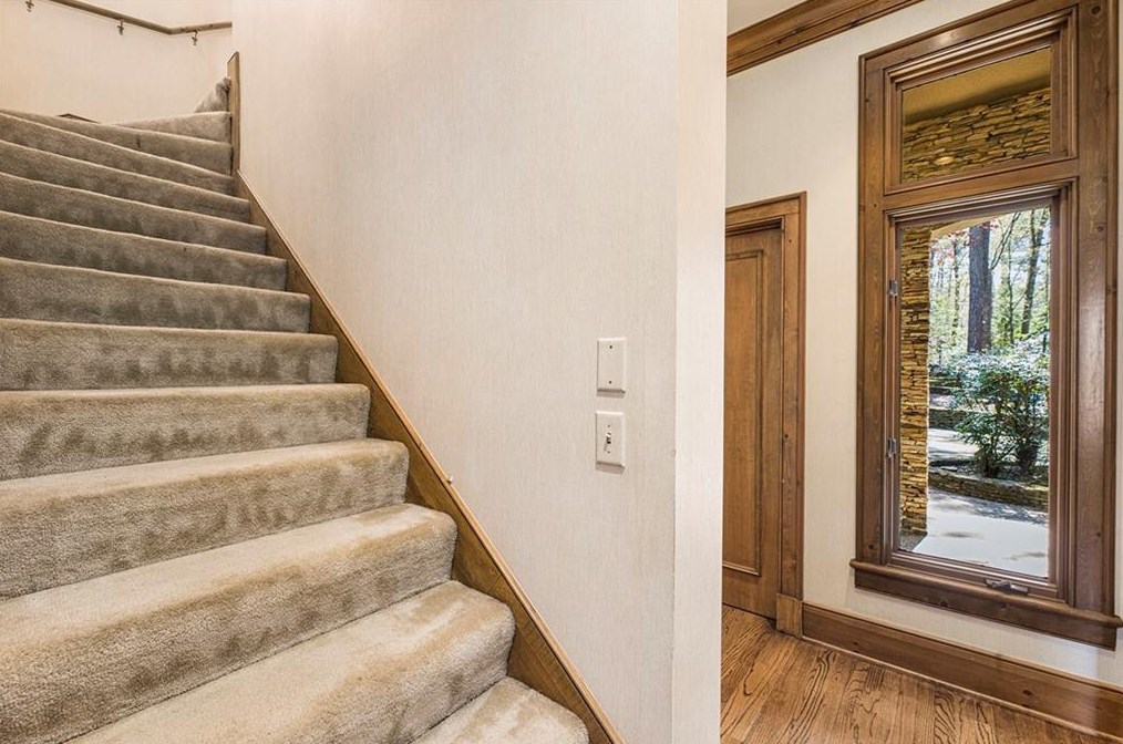 100 Wilderbluff Ct, Atlanta GA  30328-1147 exterior