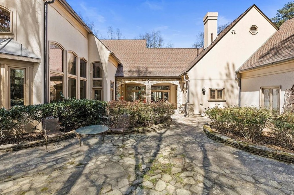 100 Wilderbluff Ct, Atlanta GA  30328-1147 exterior
