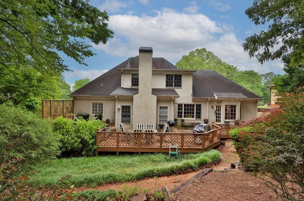 375 Log House Ct, Roswell, GA 30075