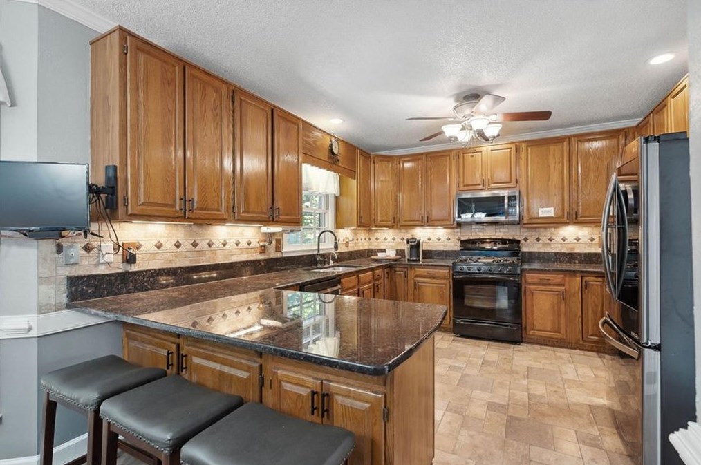 215 Rolling Mist Ct, Alpharetta, GA 30022-5784