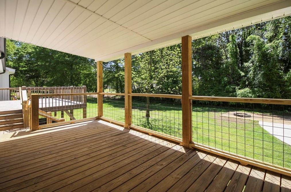 689 Hurt Rd, Smyrna GA  30082-2916 exterior