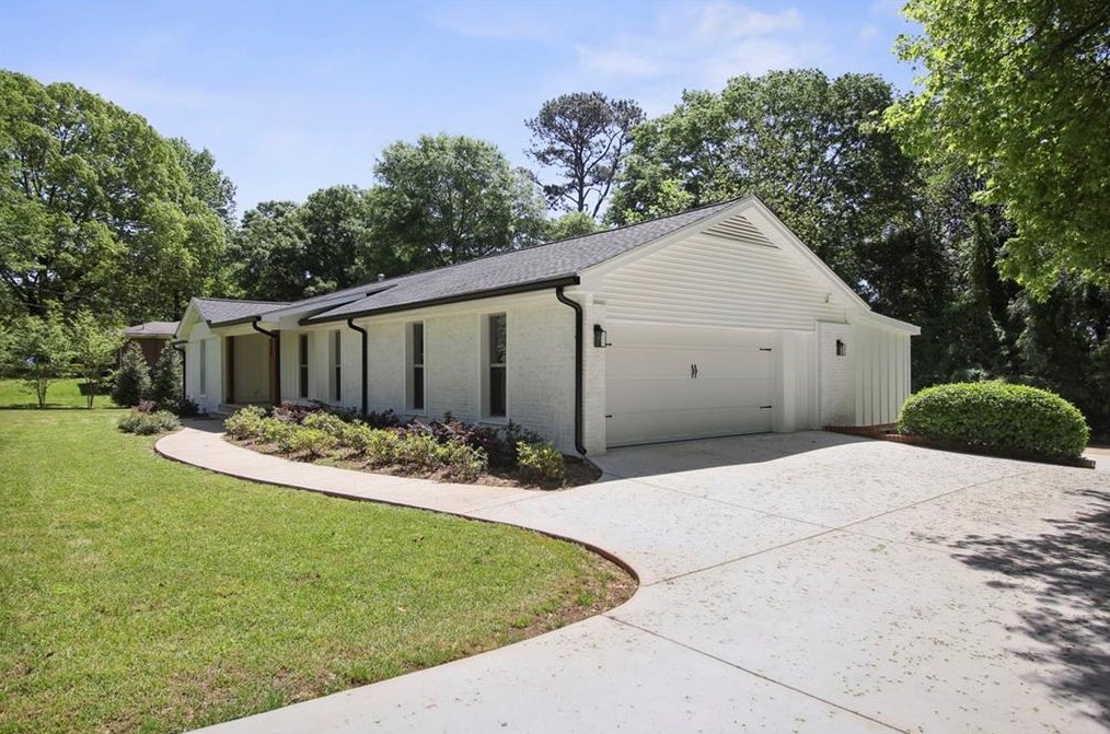 689 Hurt Rd, Smyrna GA  30082-2916 exterior