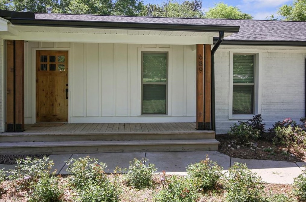689 Hurt Rd, Smyrna GA  30082-2916 exterior