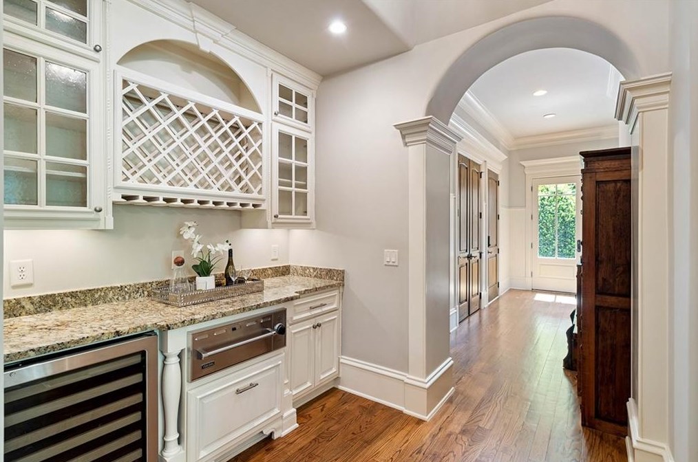 5790 Winterthur Ln, Atlanta GA  30328-4624 exterior
