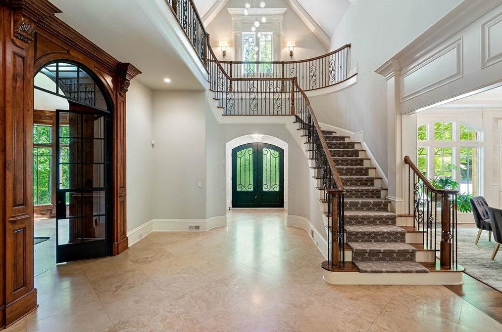 5790 Winterthur Ln, Atlanta GA  30328-4624 exterior