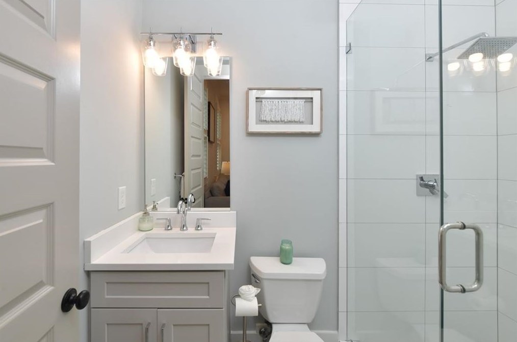 408 Woodhaven Dr, Decatur GA  30030-1648 exterior