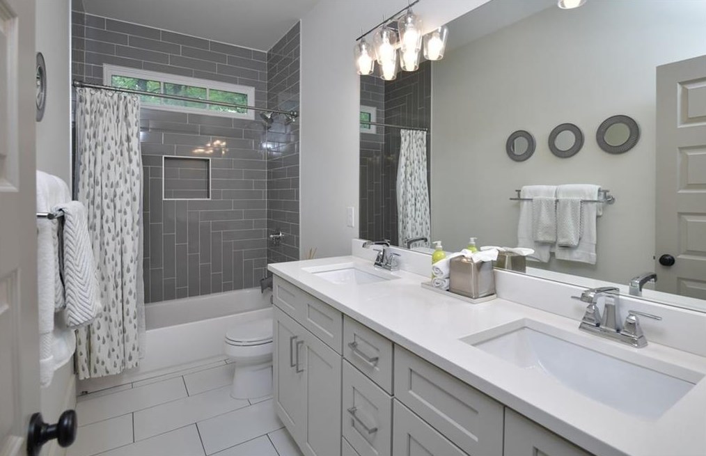 408 Woodhaven Dr, Decatur GA  30030-1648 exterior