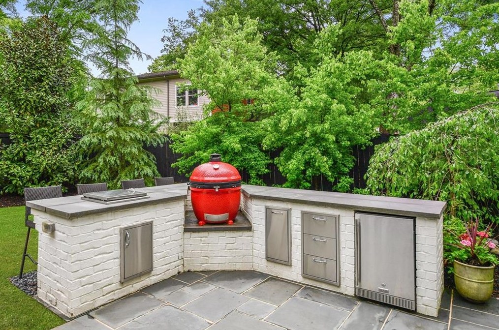 408 Woodhaven Dr, Decatur GA  30030-1648 exterior