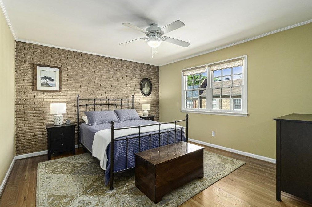 17 Sycamore Sq, Decatur GA  30030-1952 exterior