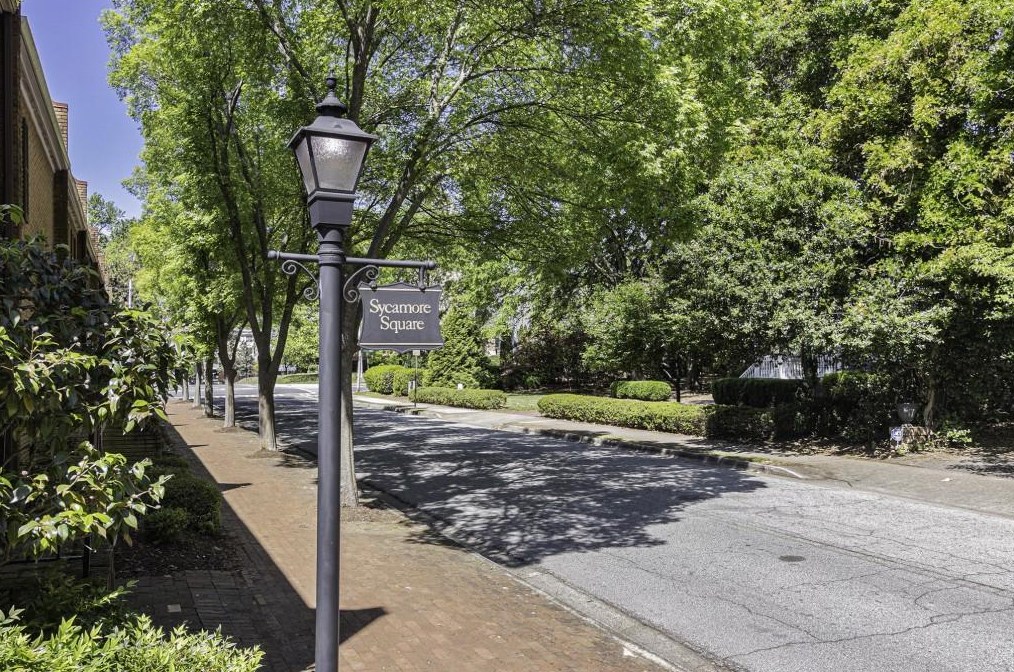 17 Sycamore Sq, Decatur, GA 30030-1952