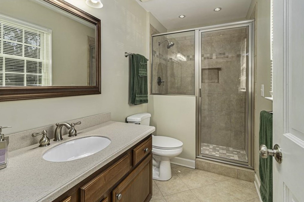 17 Sycamore Sq, Decatur GA  30030-1952 exterior