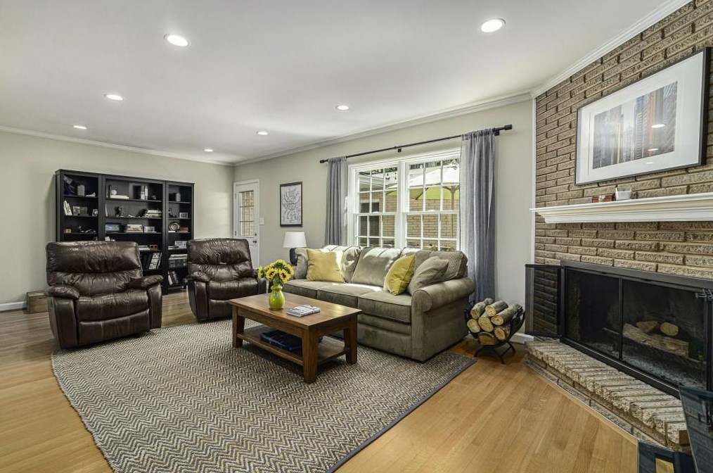 17 Sycamore Sq, Decatur GA  30030-1952 exterior