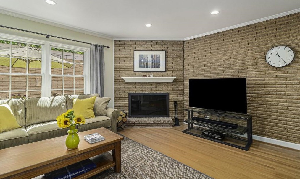 17 Sycamore Sq, Decatur GA  30030-1952 exterior