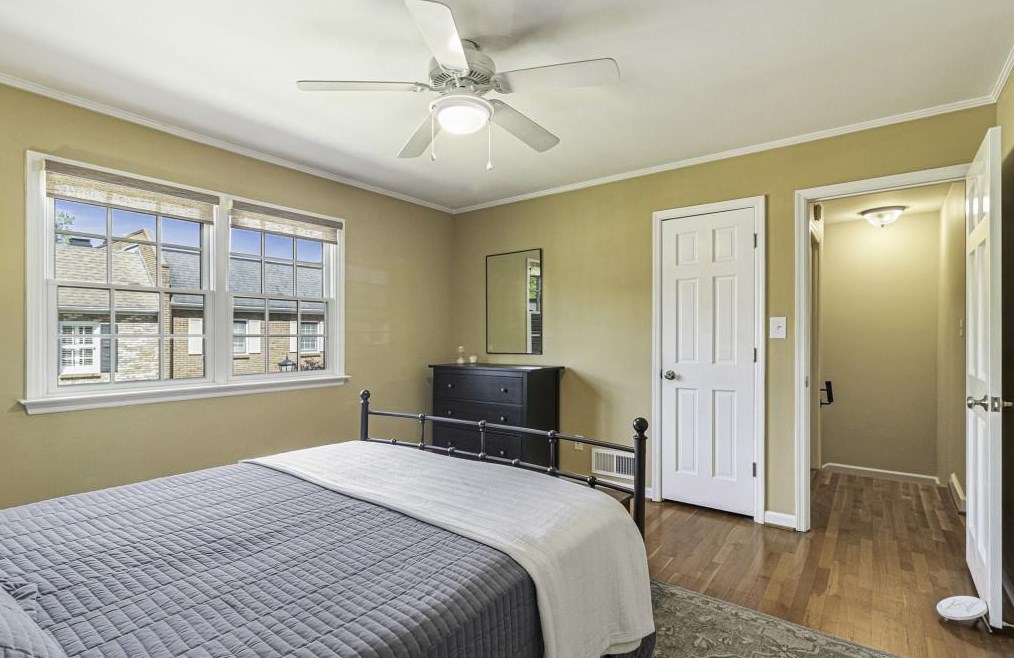 17 Sycamore Sq, Decatur GA  30030-1952 exterior