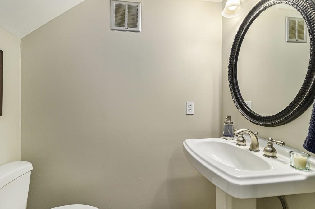 17 Sycamore Sq, Decatur GA  30030-1952 exterior