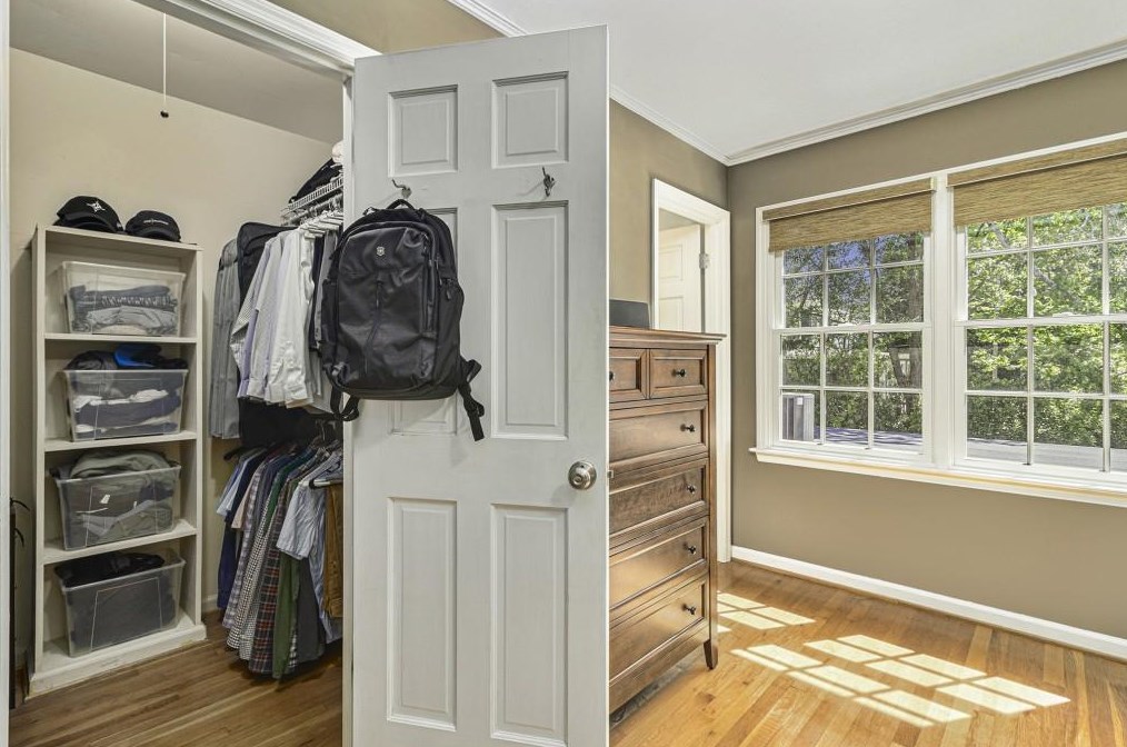 17 Sycamore Sq, Decatur GA  30030-1952 exterior