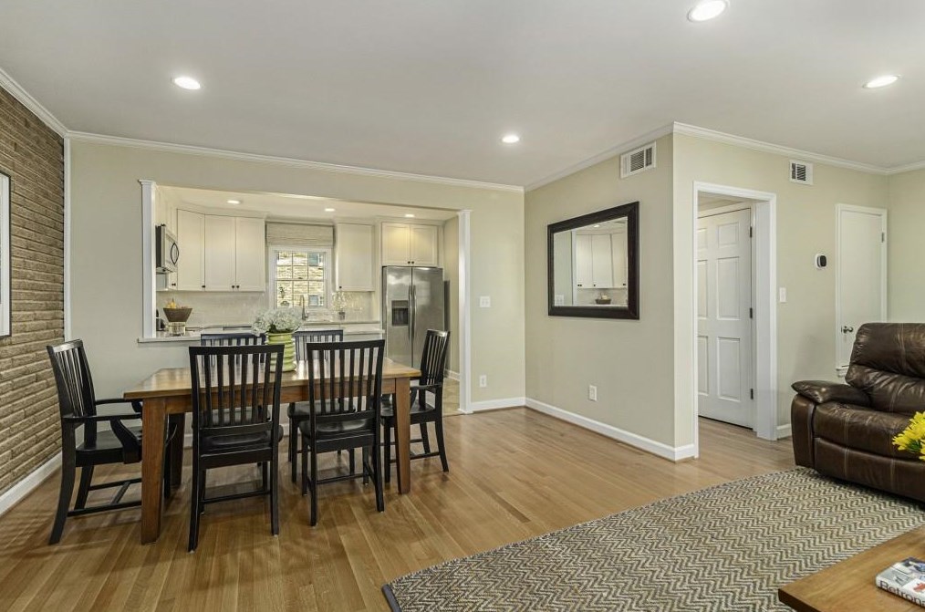 17 Sycamore Sq, Decatur GA  30030-1952 exterior