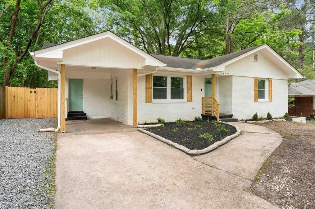 1890 Pinedale Pl, Decatur GA  30032-5966 exterior