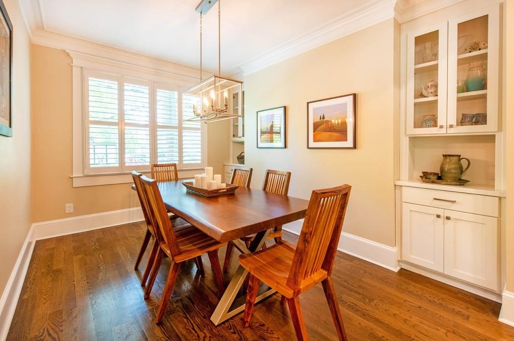 1403 Oldfield Rd, Decatur GA  30030-4554 exterior