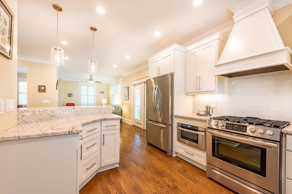 1403 Oldfield Rd, Decatur GA  30030-4554 exterior