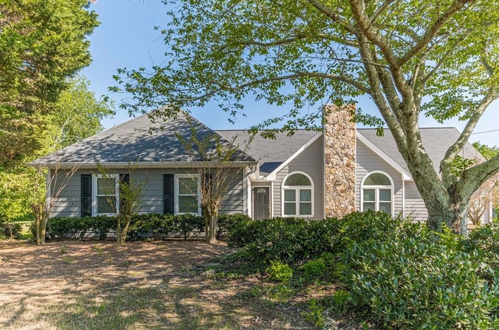 220 Meadow View Dr, Grayson, GA 30017-1800
