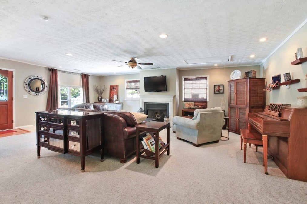2198 Oakawana Dr, Atlanta, GA 30345-3549