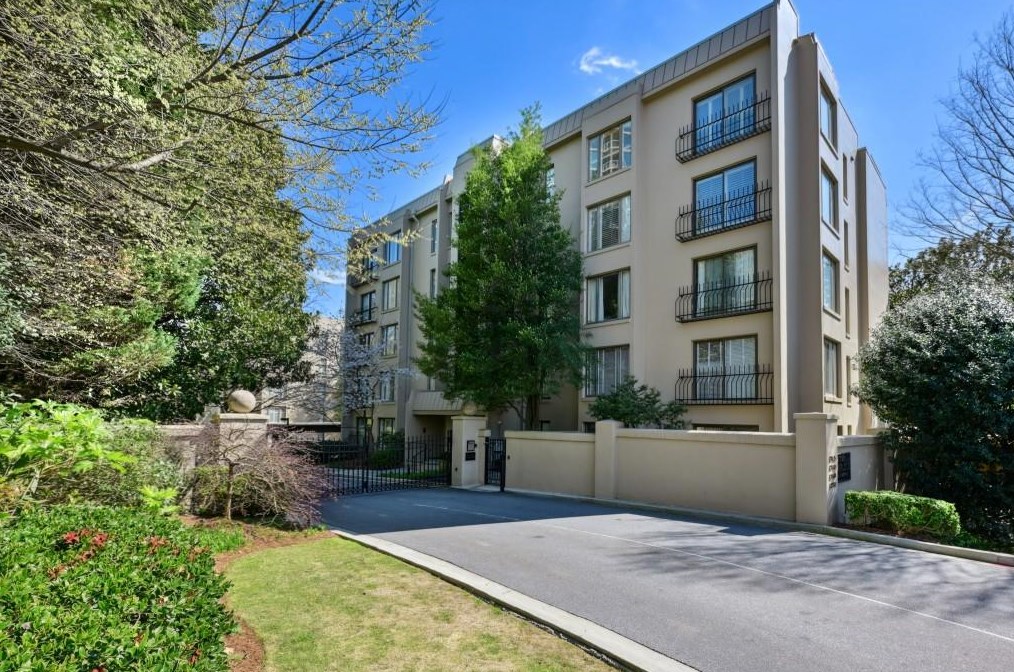 2765 Peachtree Rd, Atlanta GA  30305-2907 exterior