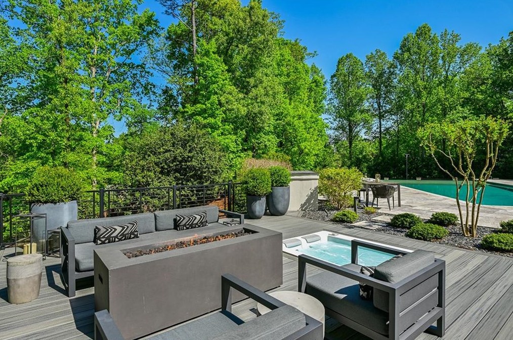 3620 Ridgewood Rd, Atlanta GA  30327-2422 exterior