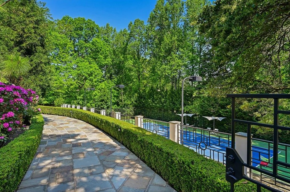 3620 Ridgewood Rd, Atlanta GA  30327-2422 exterior