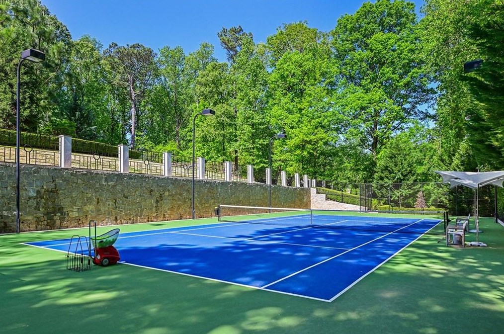 3620 Ridgewood Rd, Atlanta GA  30327-2422 exterior