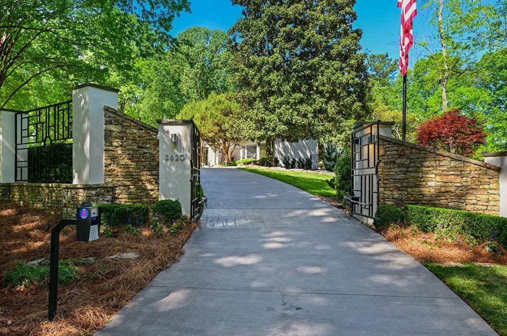 3620 Ridgewood Rd, Atlanta GA  30327-2422 exterior