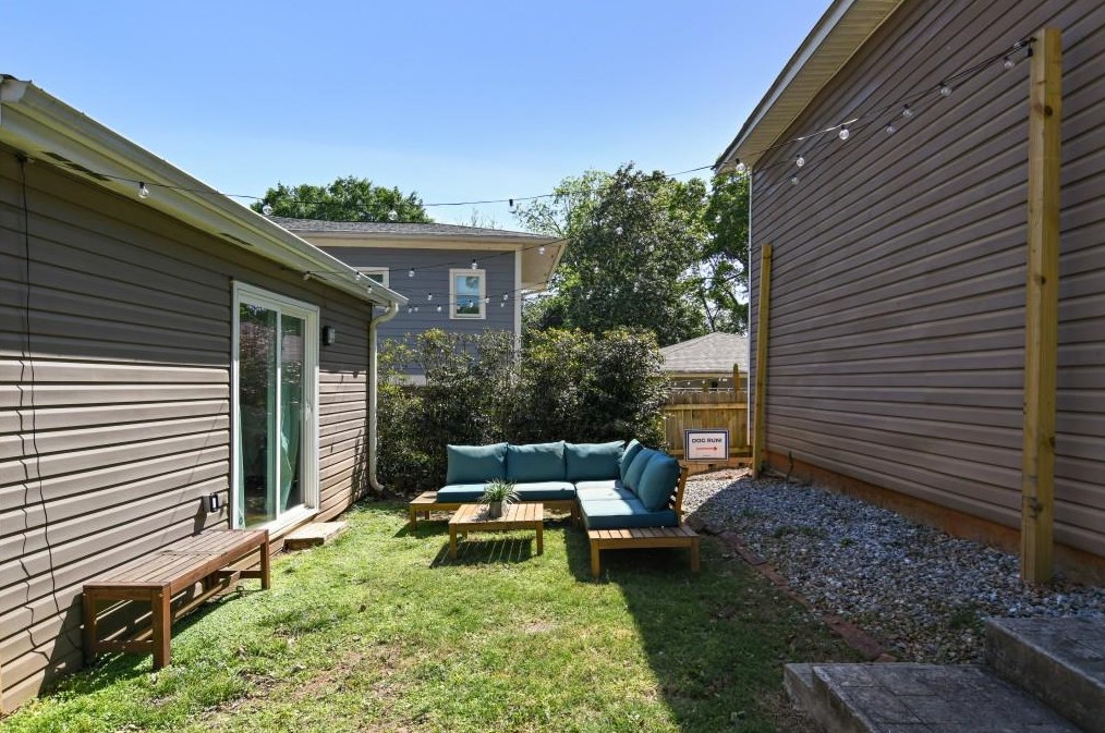 2286 Oakview Rd, Atlanta GA  30317-0026 exterior