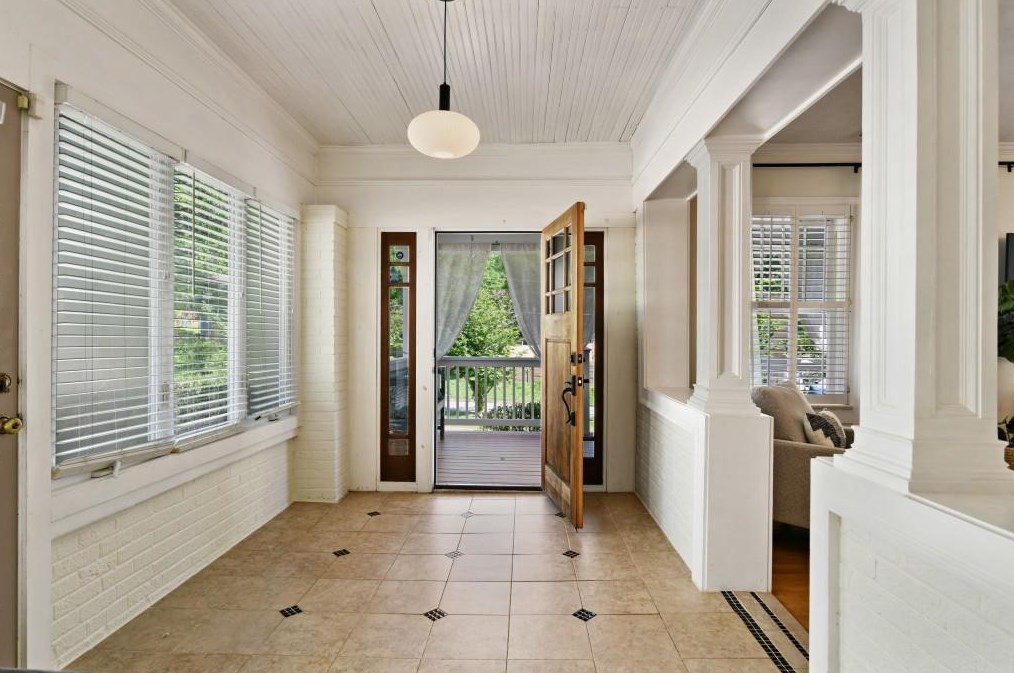 2286 Oakview Rd, Atlanta GA  30317-0026 exterior
