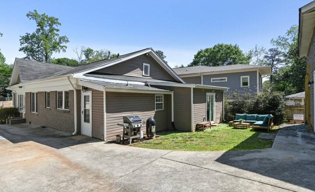 2286 Oakview Rd, Atlanta GA  30317-0026 exterior