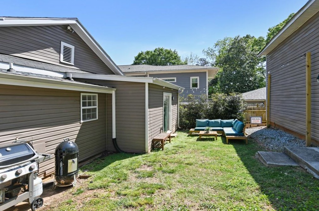 2286 Oakview Rd, Atlanta GA  30317-0026 exterior