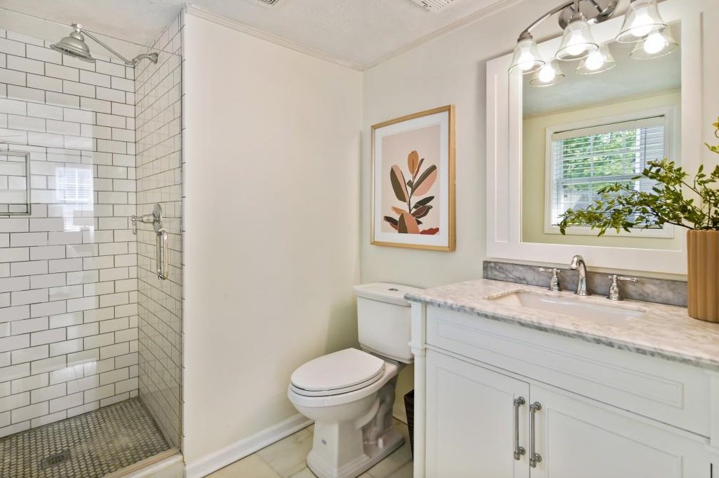 2286 Oakview Rd, Atlanta GA  30317-0026 exterior
