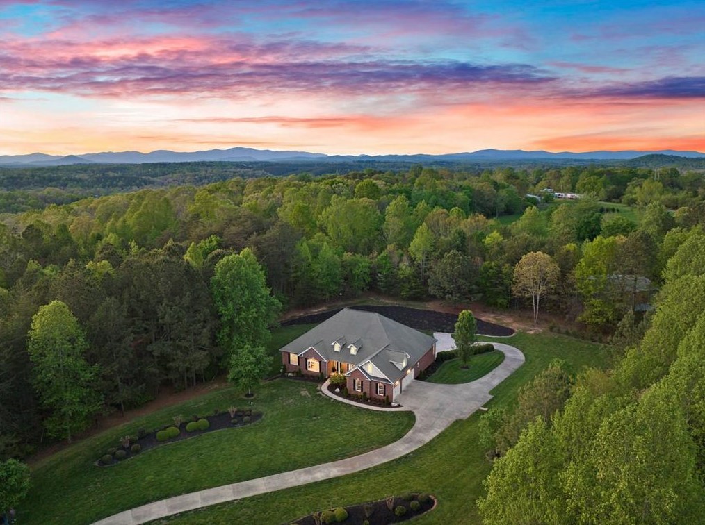 1025 Paradise Park Rd, Cornelia, GA 30531